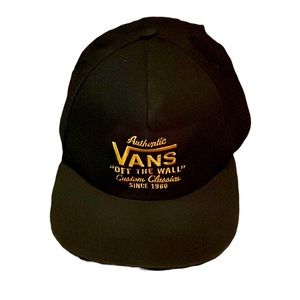 Flat bill Snap back hat (Vans authentic)
